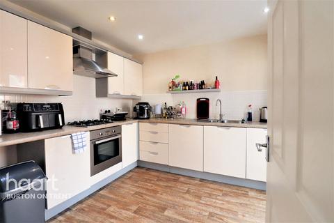 3 bedroom end of terrace house for sale - Barker Round Way, Burton-On-Trent