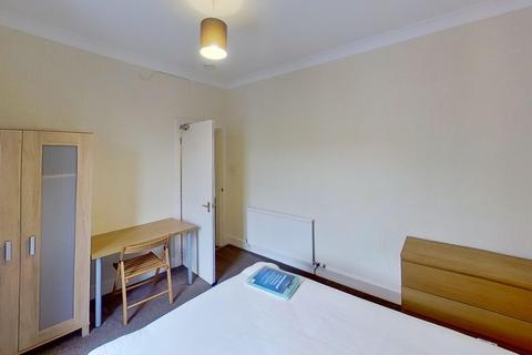 3 bedroom flat to rent - (1f1) Gillespie Street, Edinburgh, EH3