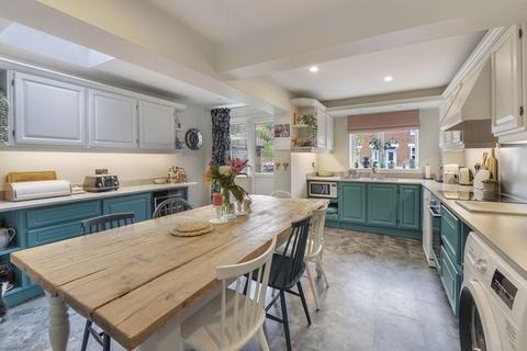 1 Caistor Road, Tonbridge, TN9 1UT