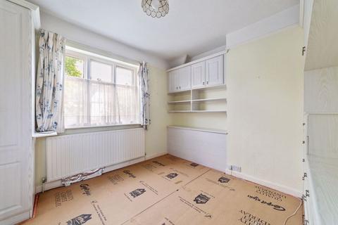 15 Hogarth Hill, London, NW11 6AY