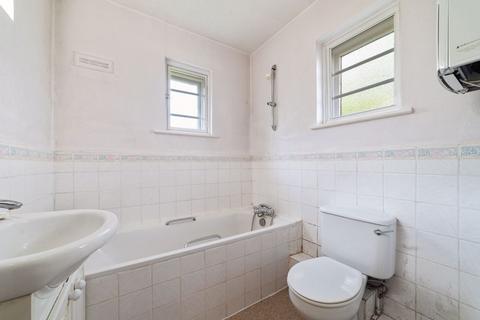 15 Hogarth Hill, London, NW11 6AY