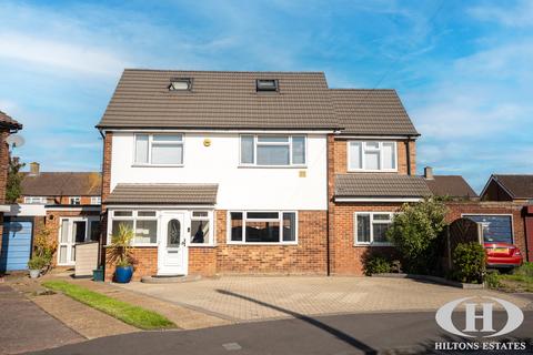 Kevin Close, Hounslow
