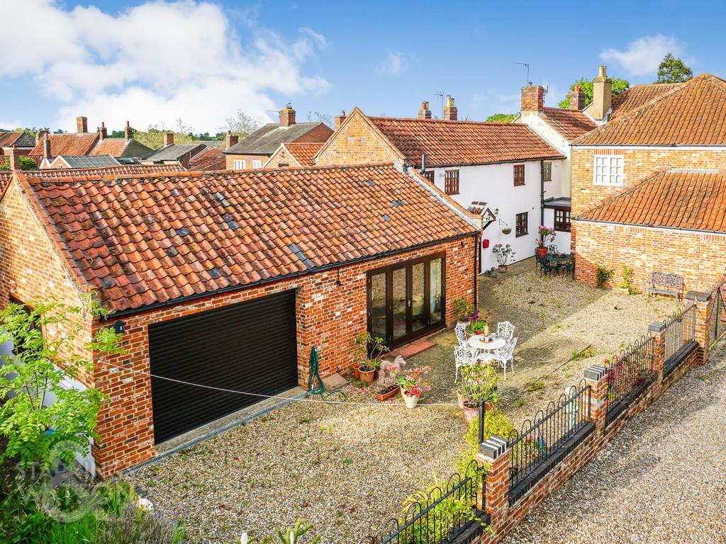 High Street, Loddon, Norwich 2 bed cottage for sale £375,000