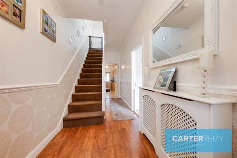 16 Allenby Crescent, Grays, RM17 6DH
