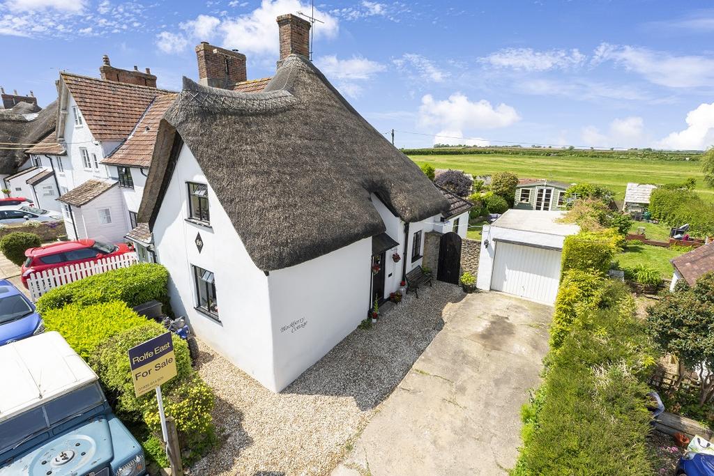 Newtown, Milborne Port, Somerset, DT9 2 bed end of terrace house £325,000