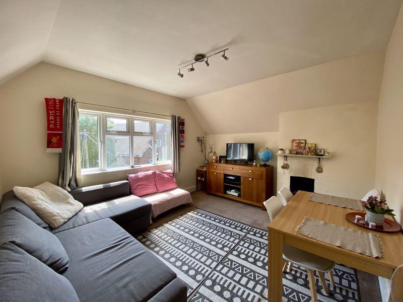 Camelsdale Road, Haslemere 2 bed apartment for sale £250,000
