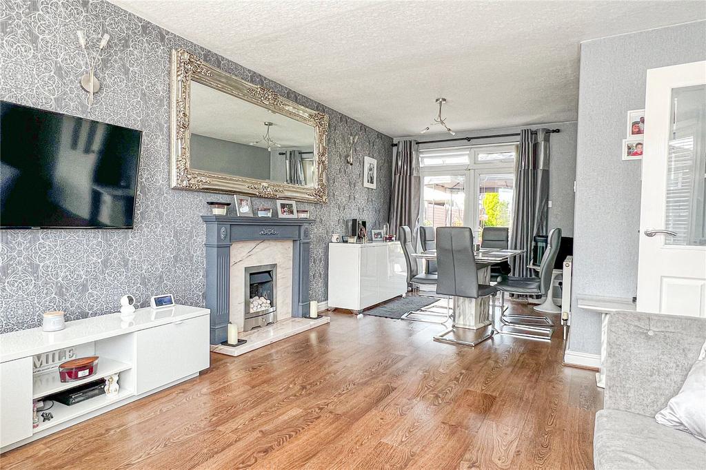 West Avenue, New Moston, Manchester... 3 bed detached house £260,000
