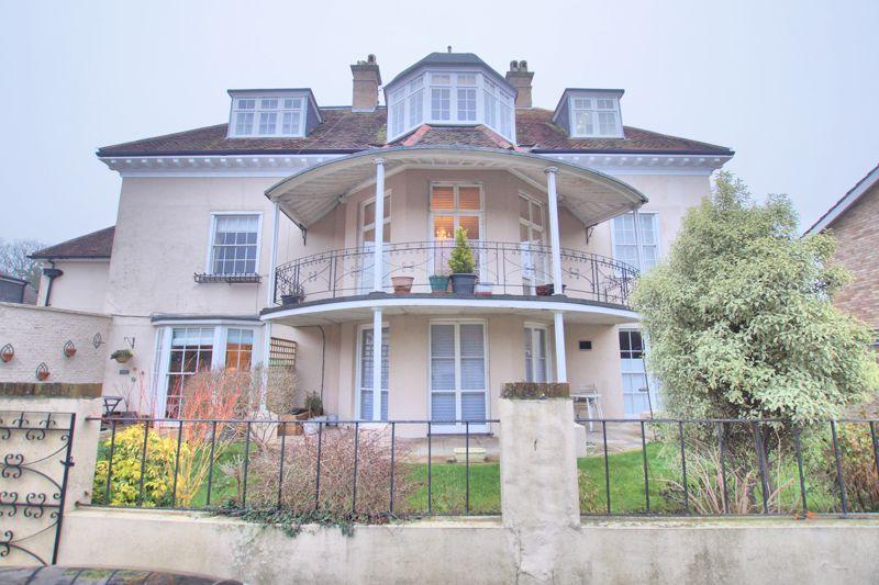 Catisfield Lane, Fareham PO15 2 bed apartment £299,995