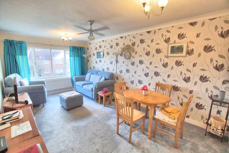 Northwood Square, Fareham PO16 2 bed retirement property £200,000
