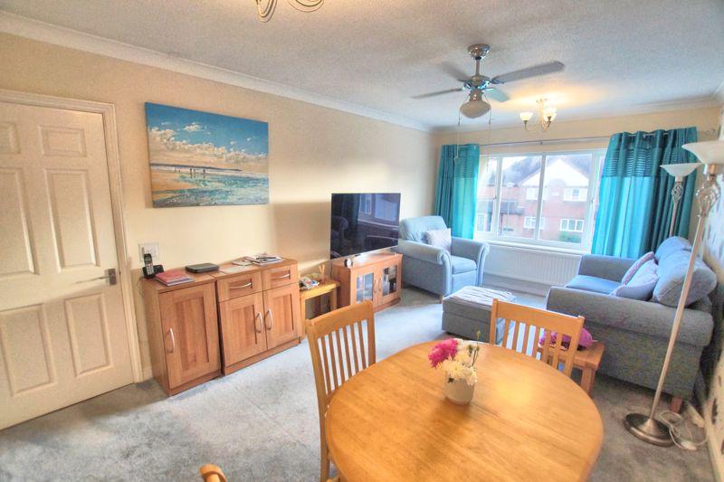 Northwood Square, Fareham PO16 2 bed retirement property £200,000