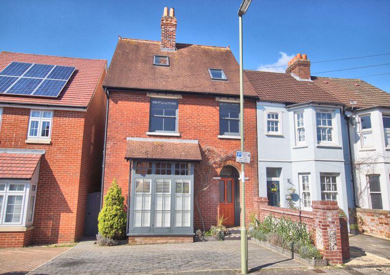Gordon Road, Fareham PO16 4 bed house for sale £575,000
