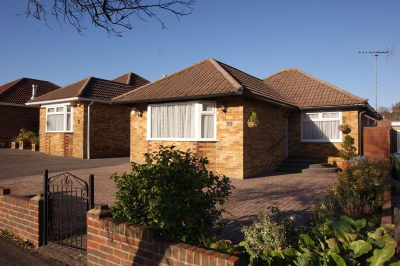 Blackbrook Road, Fareham PO15 3 bed detached bungalow £400,000