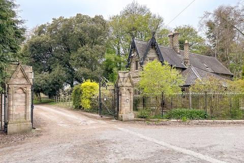 3 bedroom detached house for sale, East Lodge, Moreton