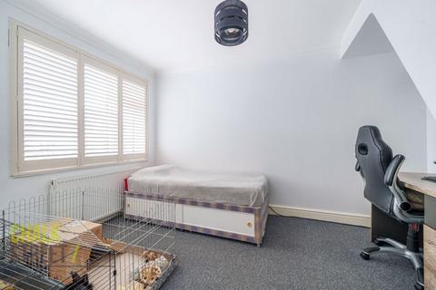 140 Burnway, Hornchurch, RM11 3SQ