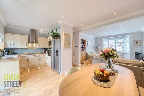 5 Cavenham Gardens, Hornchurch, RM11 2AU