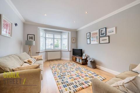 5 Cavenham Gardens, Hornchurch, RM11 2AU