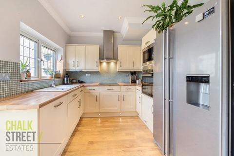 5 Cavenham Gardens, Hornchurch, RM11 2AU