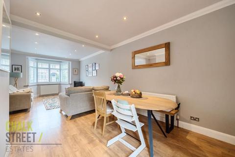 5 Cavenham Gardens, Hornchurch, RM11 2AU