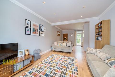 5 Cavenham Gardens, Hornchurch, RM11 2AU