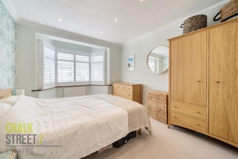 5 Cavenham Gardens, Hornchurch, RM11 2AU