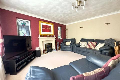 5 bedroom detached house for sale, Henley Avenue, Dewsbury, Wakefield, West Yorkshire, WF12 0JP