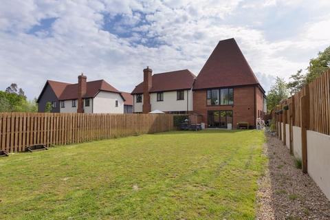 4 bedroom terraced house for sale, Chantlers Hill, Tonbridge TN12