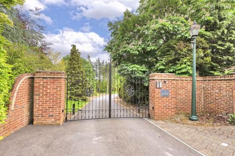 4 bedroom terraced house for sale, Chantlers Hill, Tonbridge TN12