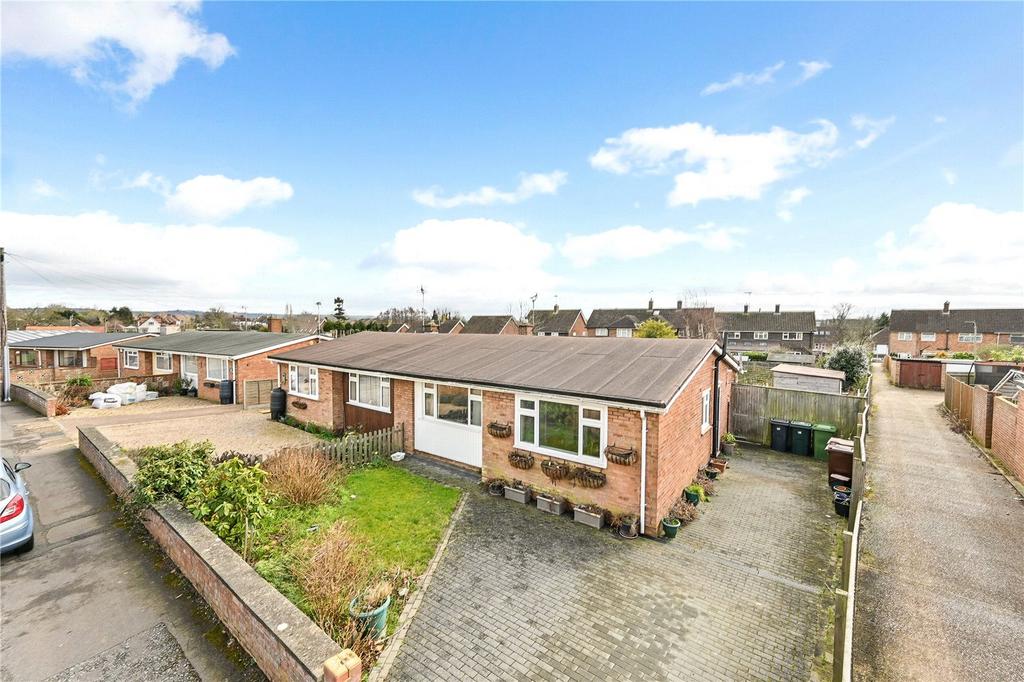 Rylands Road, Kennington, Ashford... 2 bed bungalow £1,200 pcm (£277 pw)