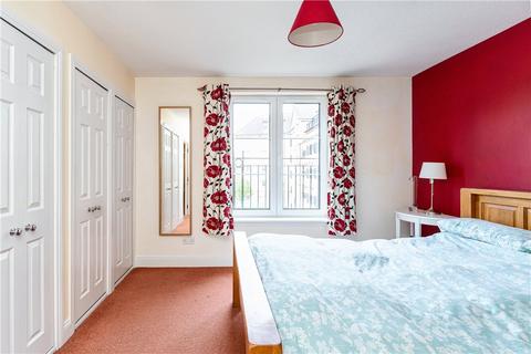 8/9 Powderhall Rigg, Edinburgh, EH7 4GG