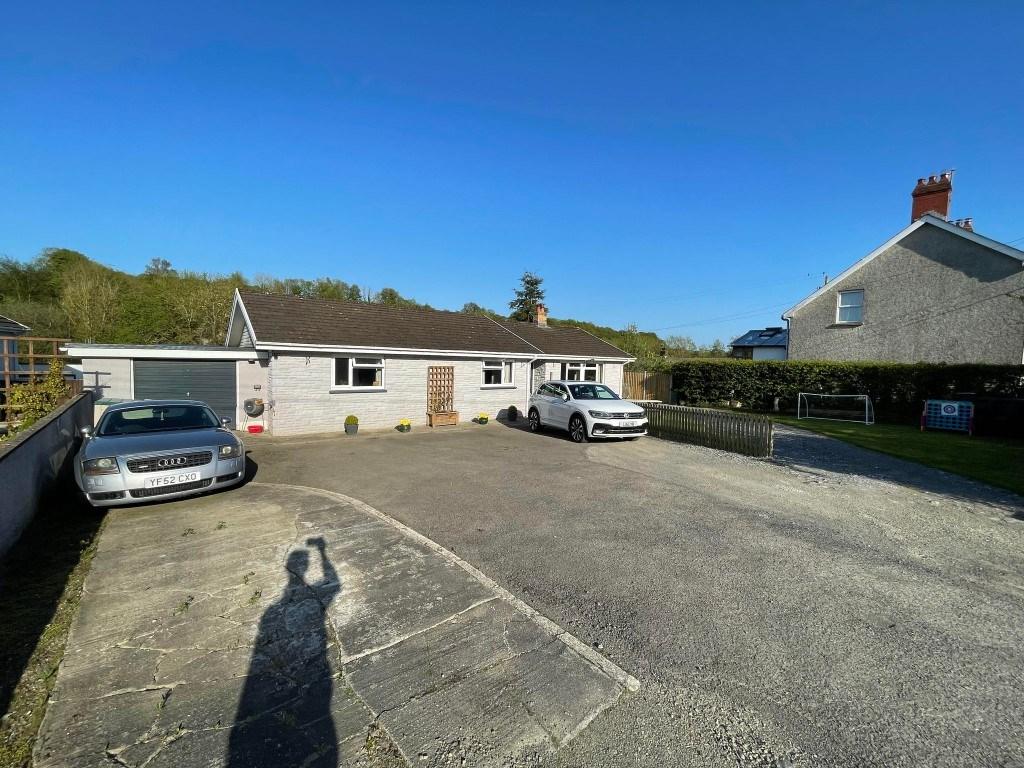 Gorrig Road, Llandysul, SA44 4 bed detached bungalow for sale £395,000