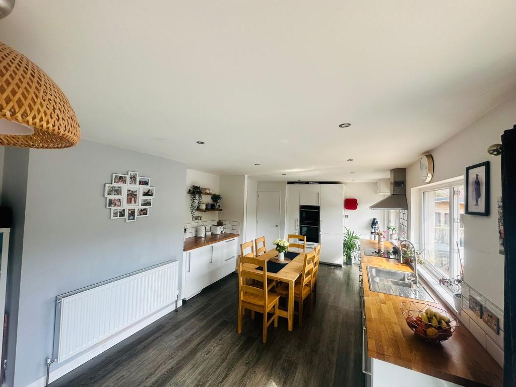 Modern Kitchen / Dining Room