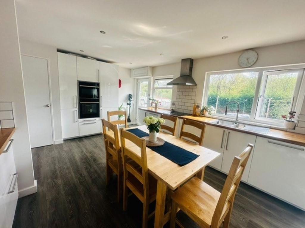 Modern Kitchen / Dining Room