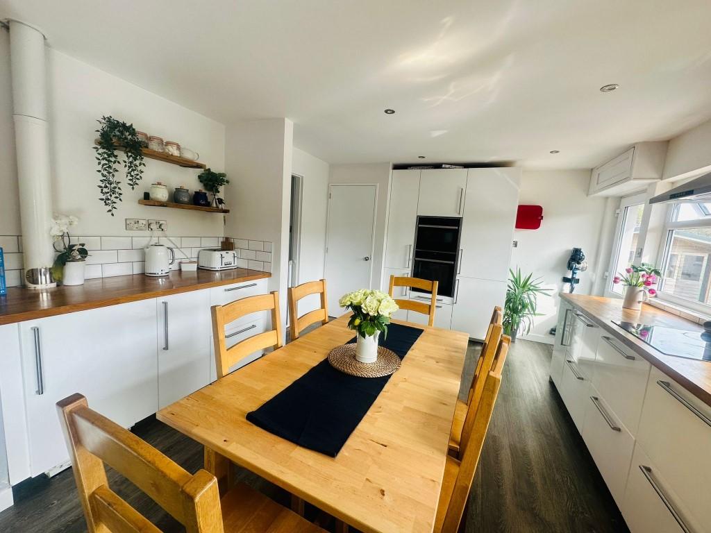 Modern Kitchen / Dining Room