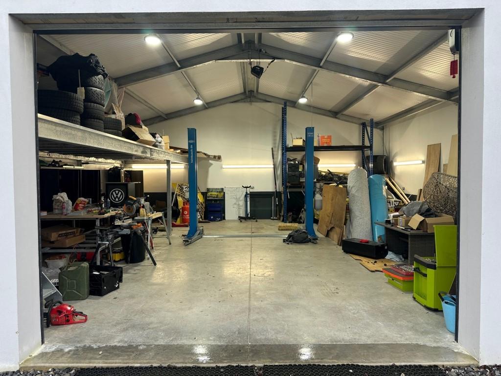 A Large Garage/ Workshop