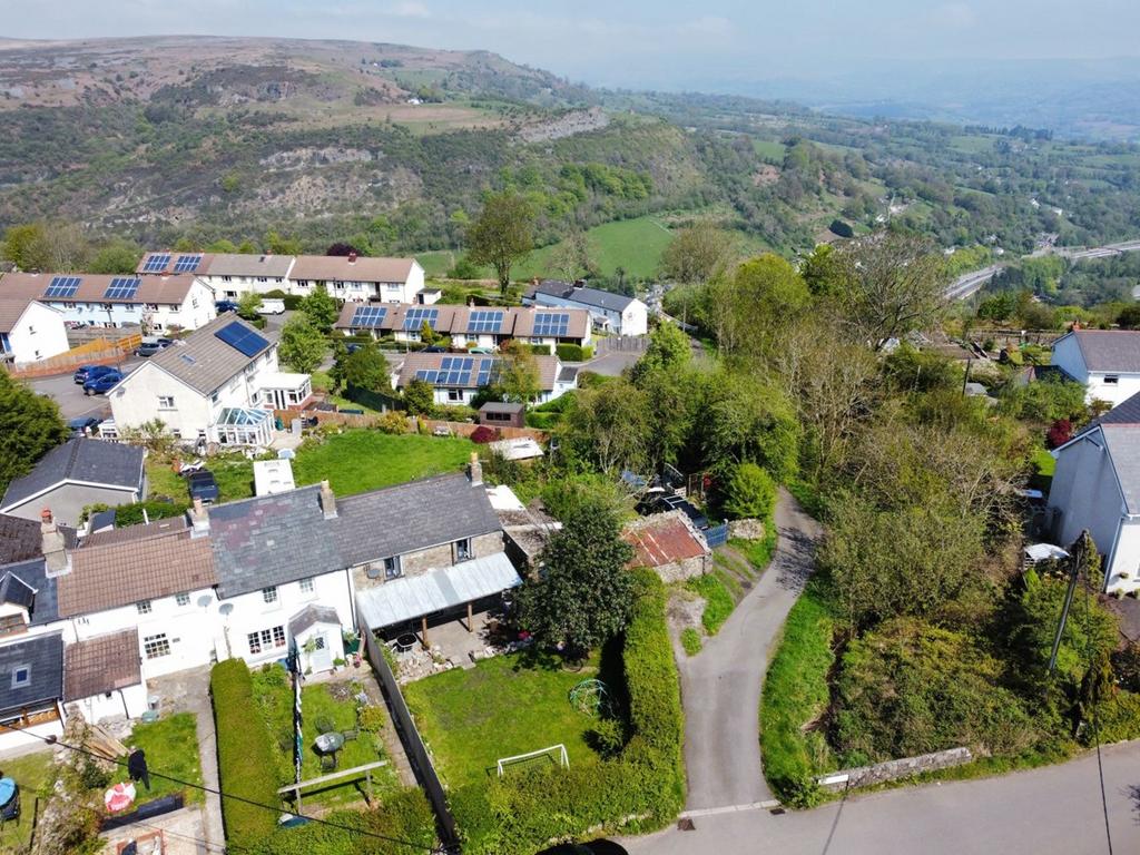 Waenllapria, Llanelly Hill, Abergavenny, NP7 3 bed cottage for sale £