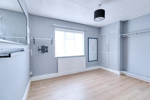 30 Burwood Gardens, Rainham, RM13 8JS