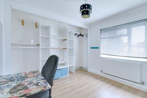 30 Burwood Gardens, Rainham, RM13 8JS