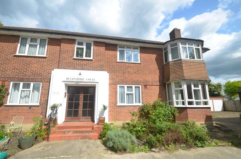 Wickham Road, Shirley, Croydon, CR0 2 bed flat for sale £310,000