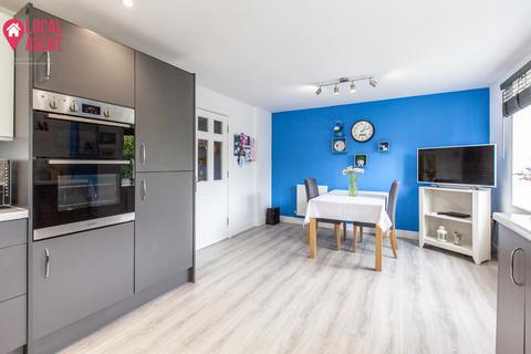 82 Sandringham Drive, Dartford, DA2 7WL