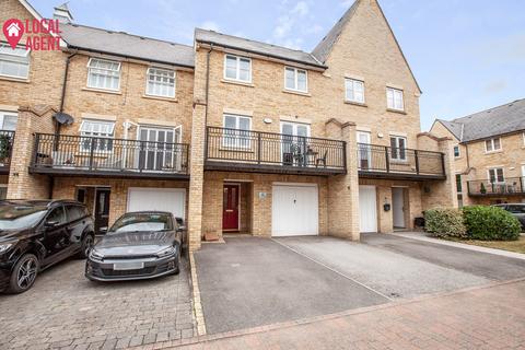 82 Sandringham Drive, Dartford, DA2 7WL