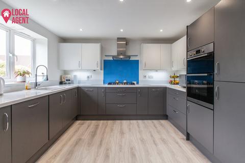 82 Sandringham Drive, Dartford, DA2 7WL