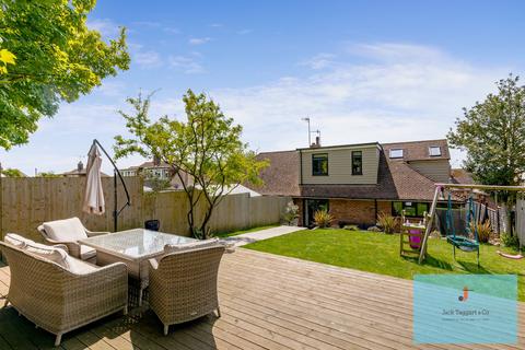 120 Downsway, Southwick, Brighton, BN42 4WD