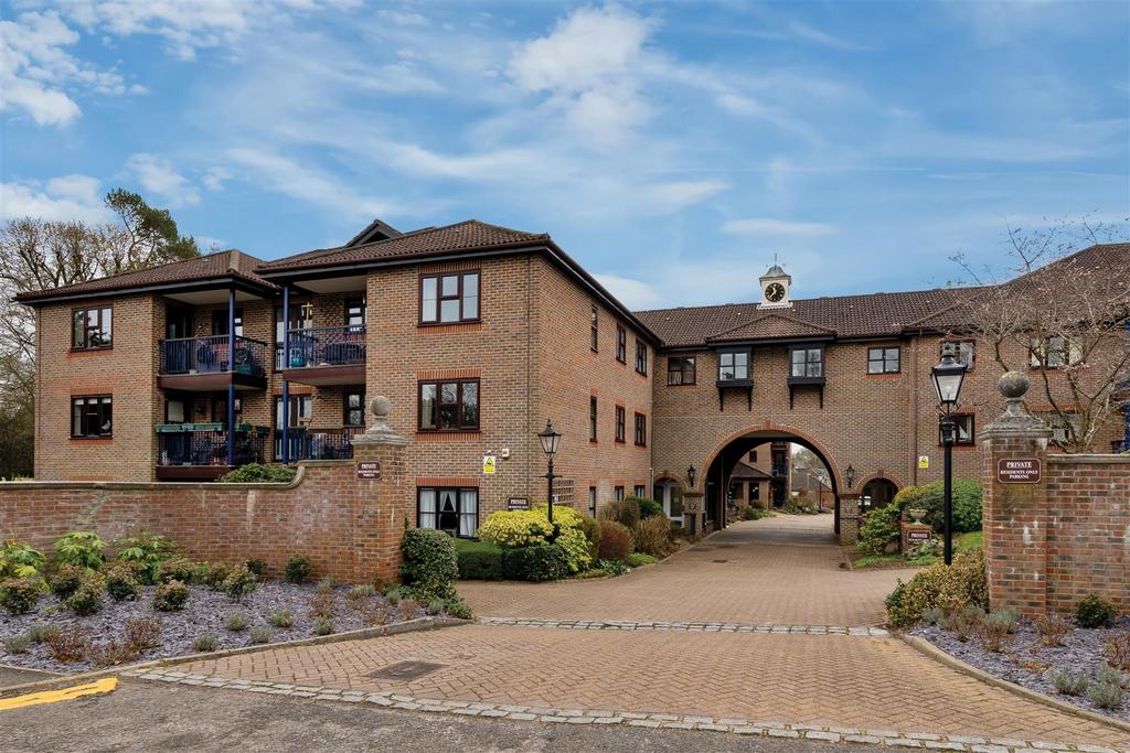 Wraymead Place, Wray Park Road, Reigate RH2 1 bed apartment for sale £220,000