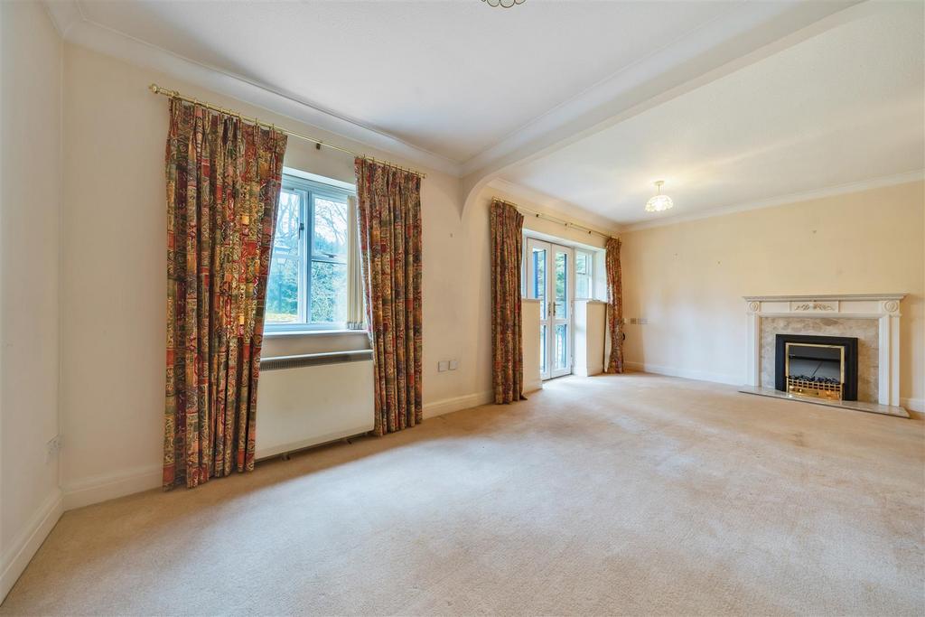 Wraymead Place, Wray Park Road, Reigate RH2 1 bed apartment for sale £220,000