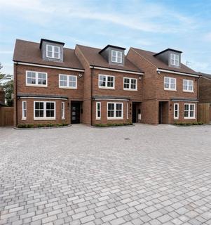 4 bedroom end of terrace house for sale - New Road, Radlett