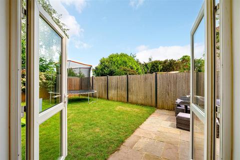 4 Hillside Road, Surbiton, KT5 8DR