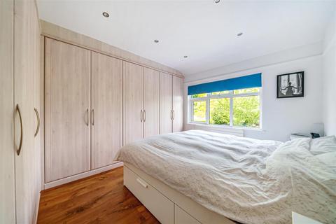 4 Hillside Road, Surbiton, KT5 8DR