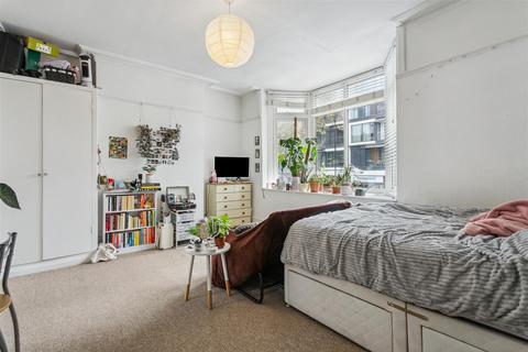 Flat B, 484 Chiswick High Road, London, W4 5TT