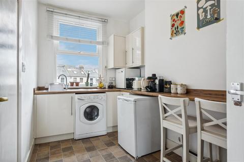 Flat B, 484 Chiswick High Road, London, W4 5TT
