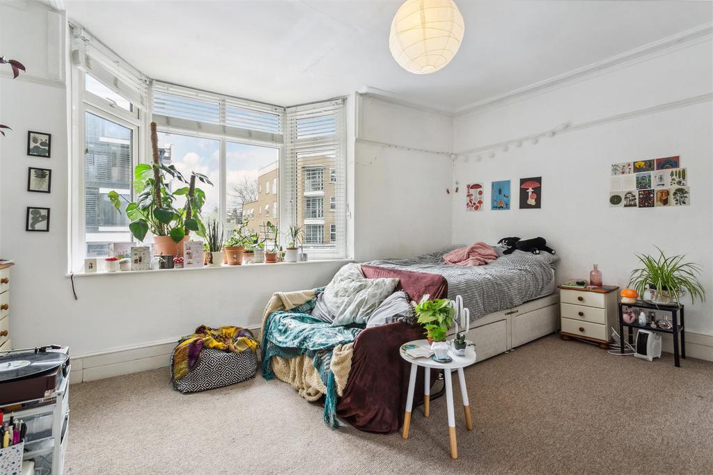 Flat B, 484 Chiswick High Road, W4 5 TT-2.jpg